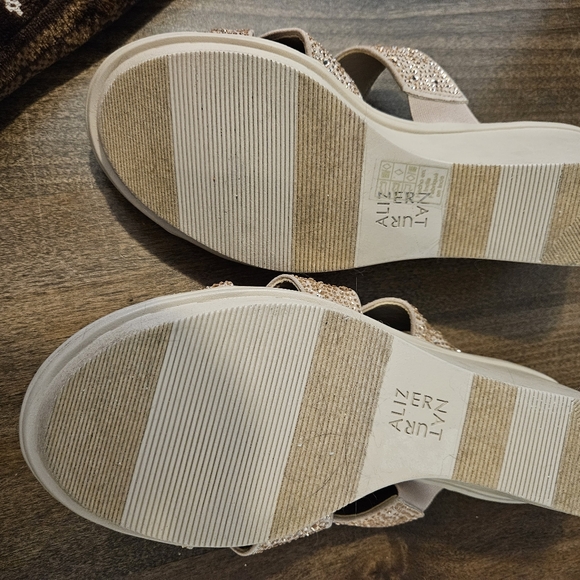 Naturalizer Sandals size 8 - Picture 2 of 3